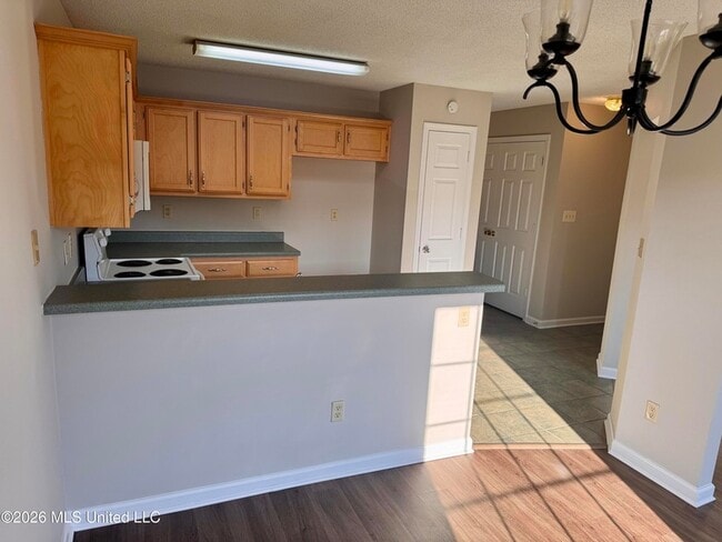 Building Photo - 8170 Clubview Dr