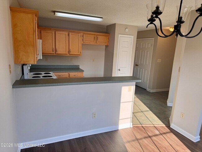 Foto del edificio - 8170 Clubview Dr