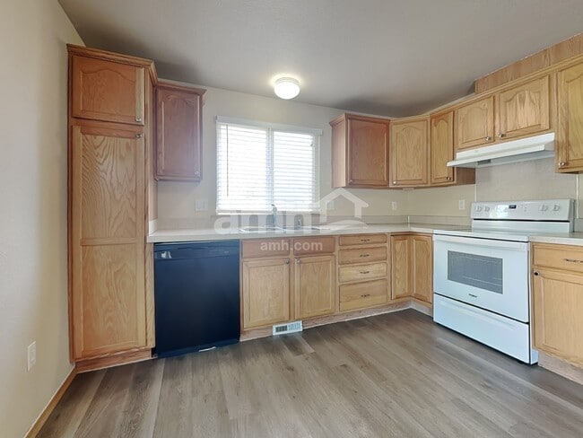 Foto del edificio - 16144 Prairie Creek Loop SE