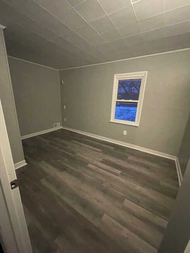 Foto del edificio - 7347 Waldman Ave
