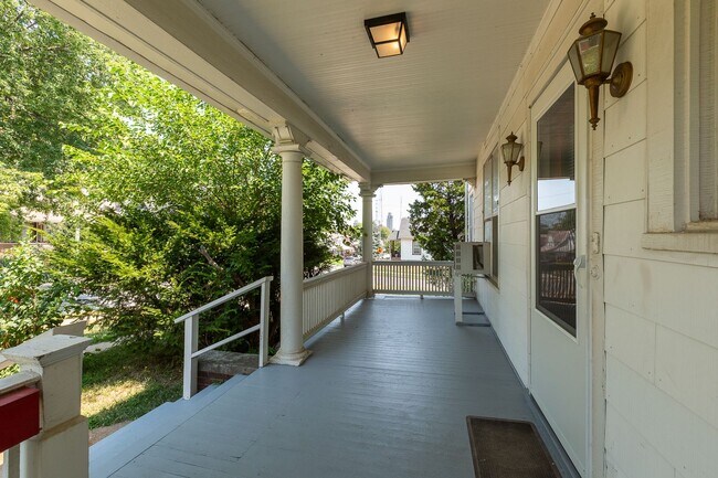 Building Photo - 3405 Dewey Ave