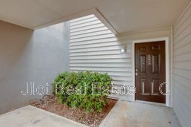 Building Photo - 2015 Oak Park Ln