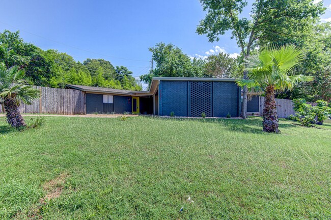 Building Photo - 2301 Metcalfe Rd