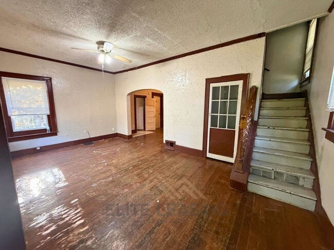Building Photo - Spacious 3 Bedroom Home in Central Topeka ...