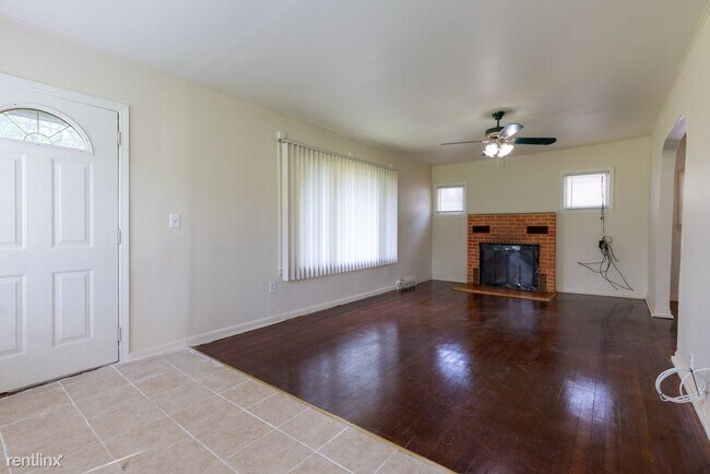 Foto del edificio - 2 br, 1 bath House - 100 Marion Ave 100 Ma...