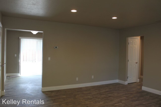 Building Photo - 2540 Campbell Dr