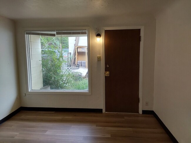 Building Photo - 103 E Stuart St