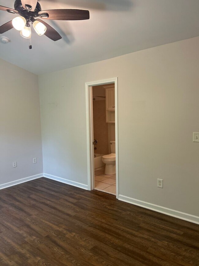 Foto del edificio - Three Bedroom Townhouse Available!