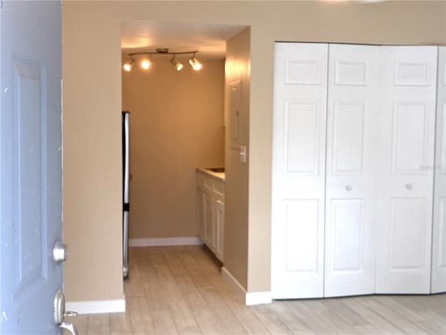 Building Photo - 4131 Dolphin Dr