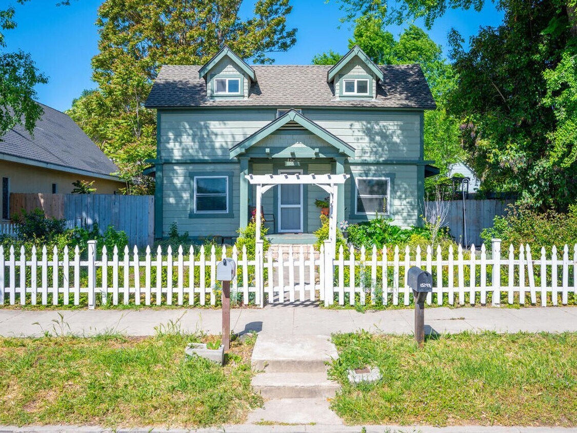 Foto principal - Cute, classic 3/2 home- westside Paso Robles