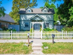 Building Photo - 1529 Oak St