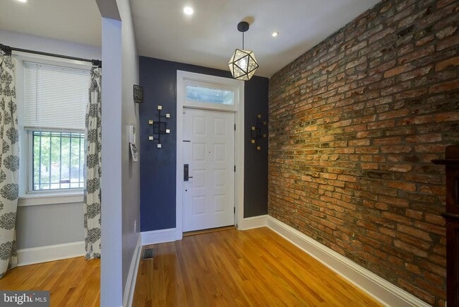 Building Photo - 1123 7th St NE