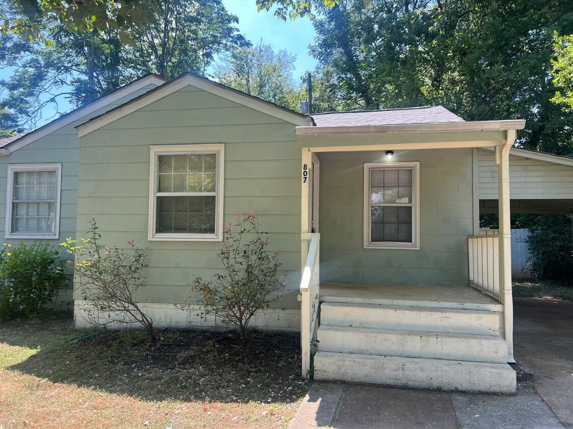 Primary Photo - Charming Home with Great Location...Availa...