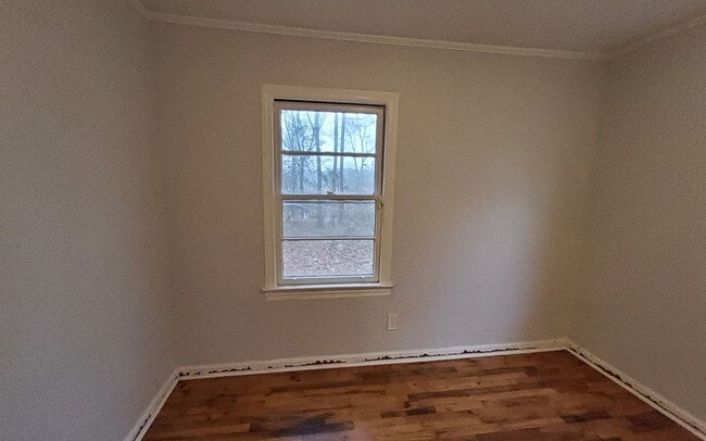 Building Photo - Duplex Convenient to Shaw!