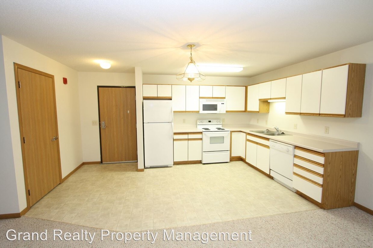 135 22nd St NW, Owatonna, MN 55060 Condo for Rent in Owatonna, MN