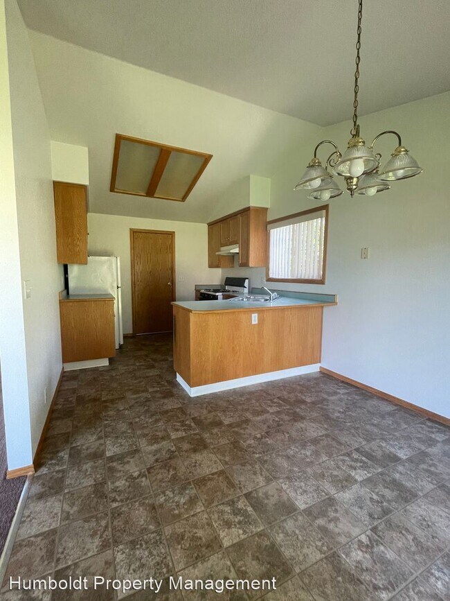 Building Photo - 3 br, 2 bath House - 2275 Silverbrook Ct