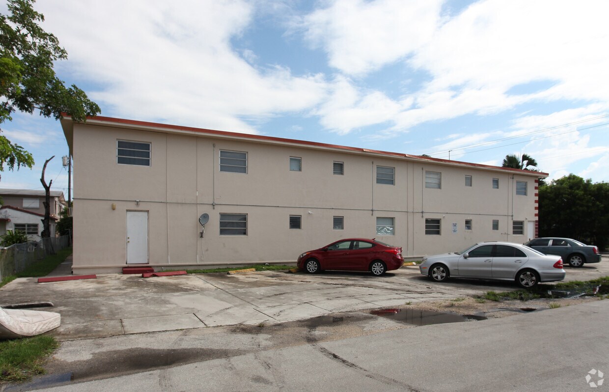 Building Photo - 1400 N 17th Ave