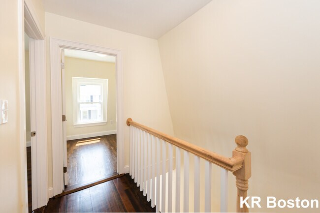 Building Photo - 68 Orchard St