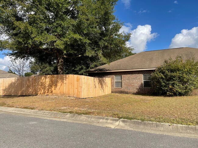 Foto del edificio - Beautiful 3BR/2BA Home in Rustic Ridge - Minutes from NAS Whiting Field