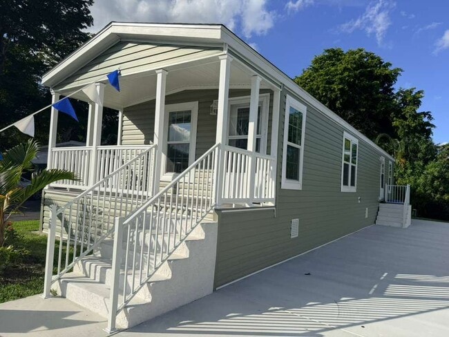 Building Photo - 5391 SW 35th Ct