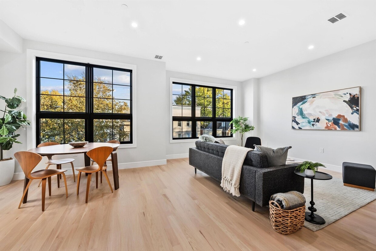 Primary Photo - 165 Delaware Ave