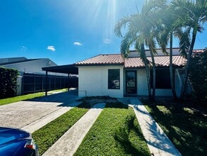 Building Photo - 9630 SW Grand Canal Dr