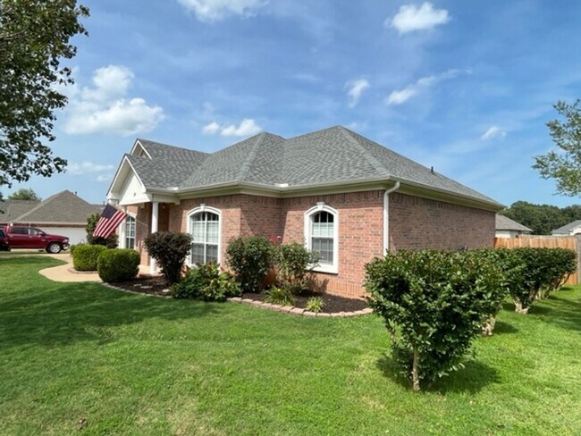 Building Photo - Beautiful Shiloh Subdivision 4 Bedroom 2 B...
