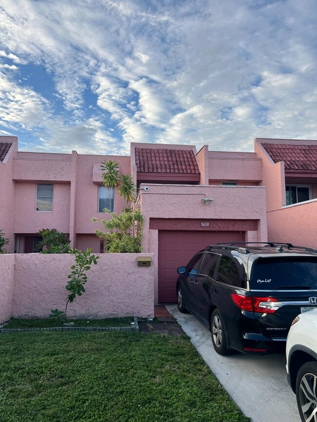 Building Photo - 5618 NW 16th St