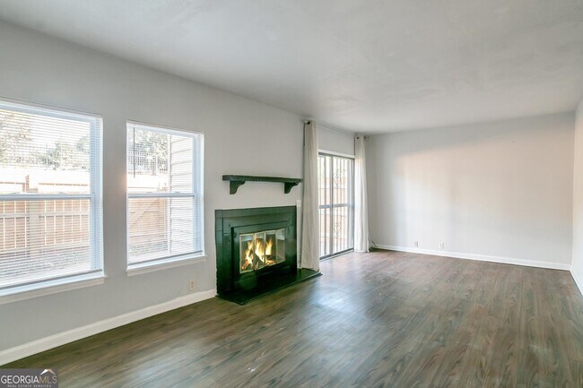 Building Photo - 2016 Oak Park Ln