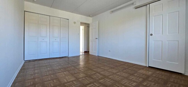 Foto del edificio - 271 Shorewood Dr
