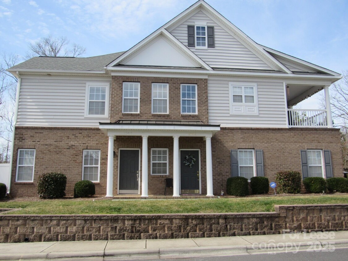 Primary Photo - 15418 Jade St