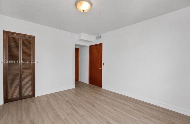 Foto del edificio - 727 NW 24th Ct