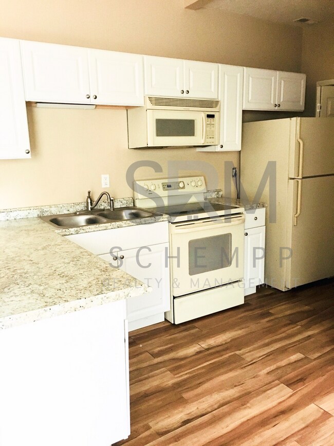 Foto del edificio - Renovated 2 bedroom in the Russell neighborhood! *Section 8 accepted*