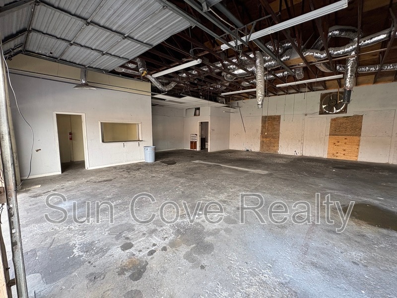 Building Photo - 14311 N Nebraska Ave