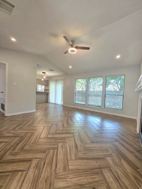 Foto del edificio - 1417 Hyridge Cir