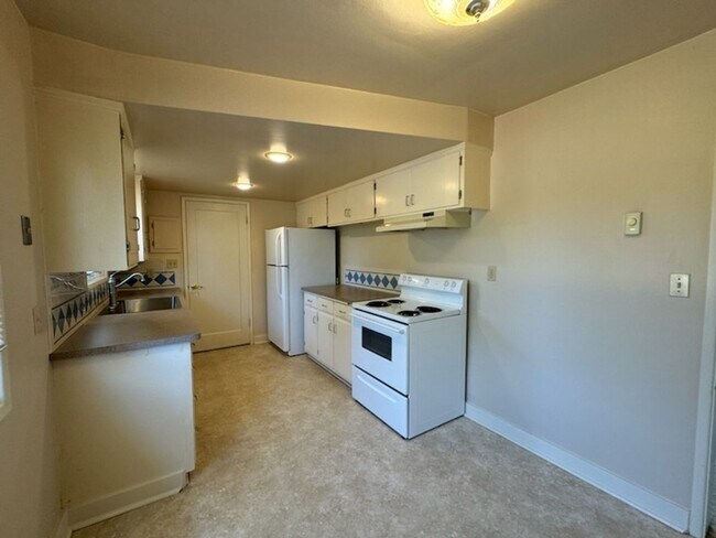 Building Photo - Delightful 2-Bedroom, 1-Bath Home Close To...
