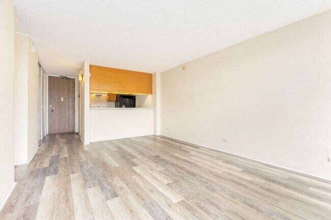 Foto del edificio - 2 bedroom 1 bath condo in Pearl 1 with 1 covered parking