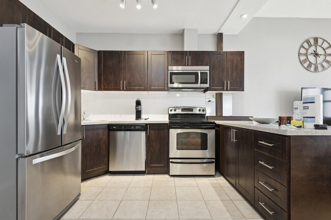 Building Photo - 77 Gerrard St W