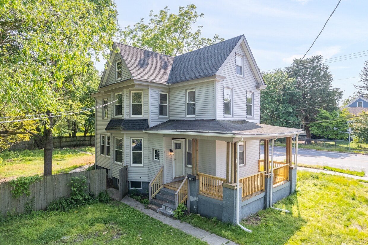 Primary Photo - 119 Howard St