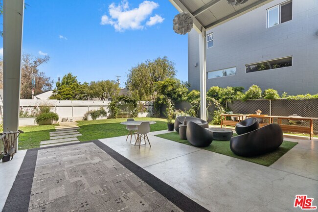 Building Photo - 548 Rose Ave