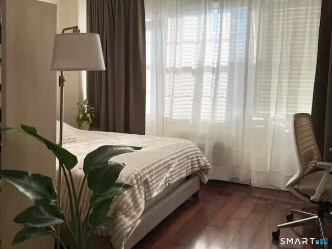 Building Photo - 30 Glenbrook Rd