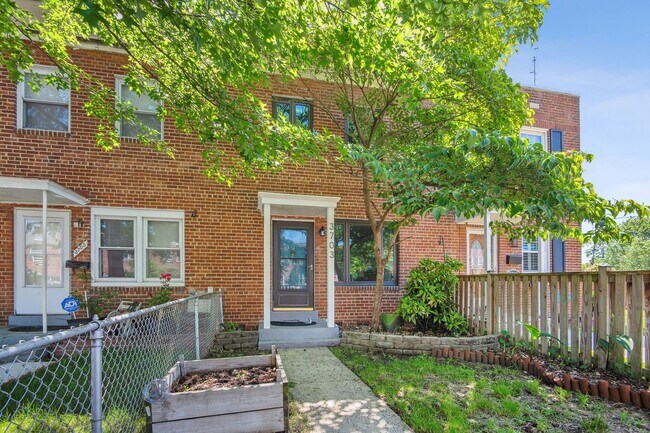 Building Photo - 3 Bed 2 Bath in the Sought After Neighborh...