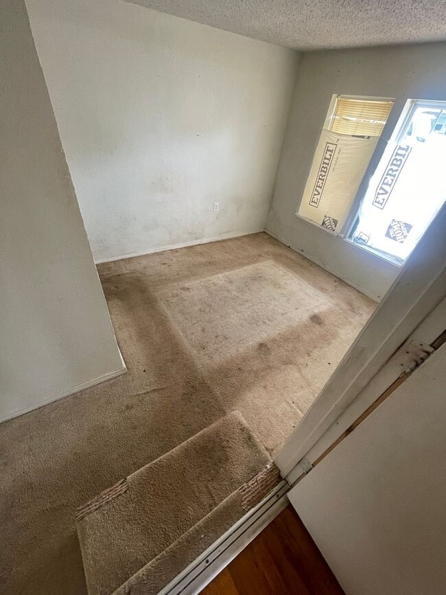 Building Photo - Se 4bed 2bath home