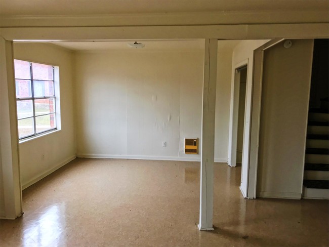 Building Photo - 944 Houck St