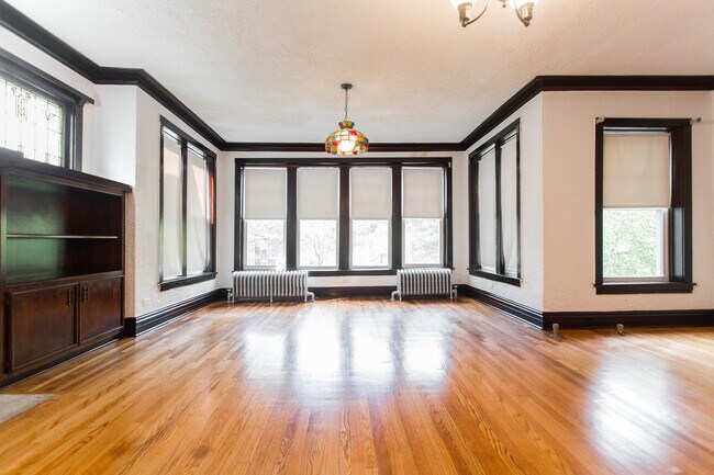 Building Photo - 4729 N Washtenaw Ave
