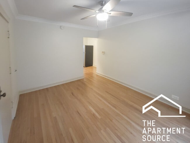 Building Photo - 5951 N Paulina St