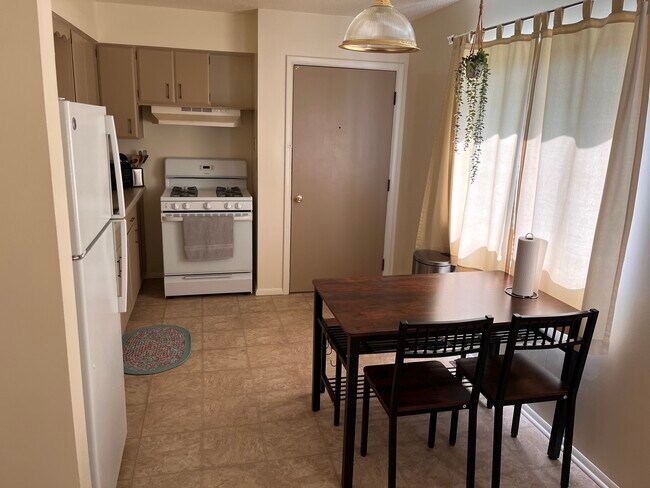 Photo - 506 Tickner St House