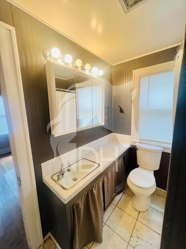 Foto del edificio - "Charming 2-Bed Gem in Enid's Heart!"