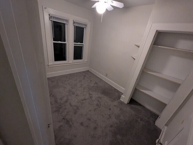 Foto del edificio - 6421 Glade Ave