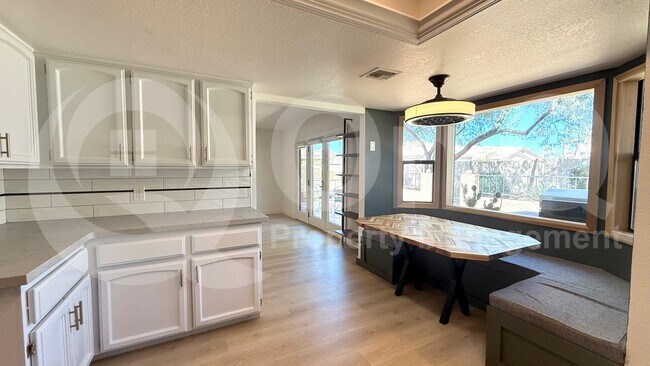 Foto del edificio - 6240 E Kelton Ln